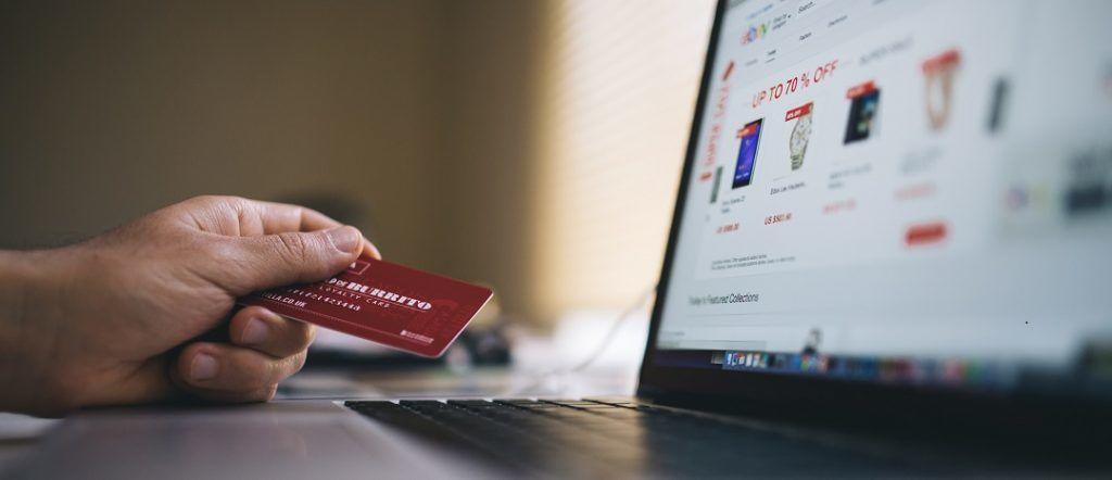 The evolution of electronic commerce - La croissance du commerce électronique